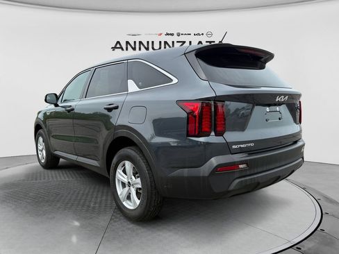 Used 2023 Kia Sorento LX AWD/4WD image 3
