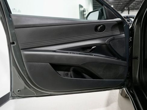 Used 2025 Hyundai Elantra SEL image 13