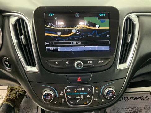 Used 2017 Chevrolet Malibu Hybrid w/ Leather Package FWD image 2