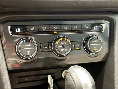 Used 2021 Volkswagen Tiguan SE image 10