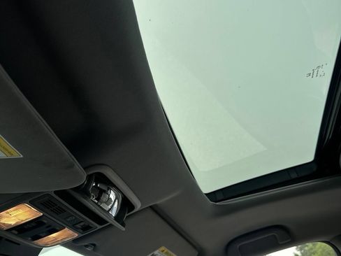 Used 2020 Honda Pilot Touring image 11