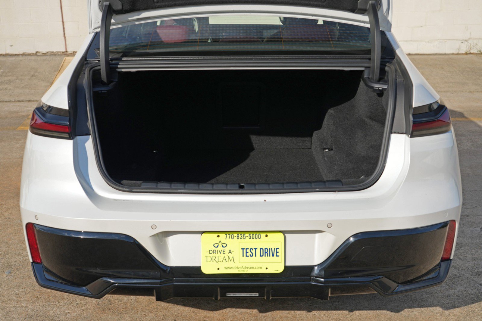 Used 2023 BMW 740i w/ Parking Assistance Package RWD image 10