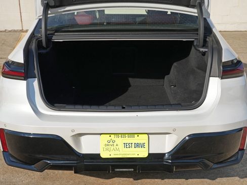 Used 2023 BMW 740i w/ Parking Assistance Package RWD image 10