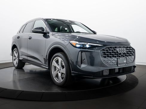 Certified 2025 Audi Q5 Premium Plus w/ Premium Plus image 2