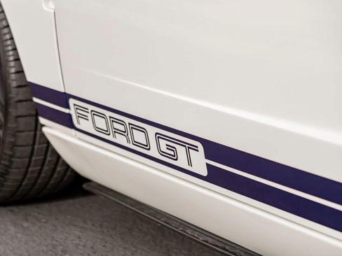 Used 2005 Ford GT image 11