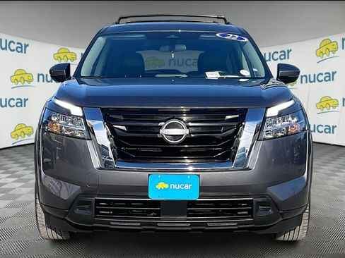 Used 2022 Nissan Pathfinder SV w/ SV Premium Package image 2