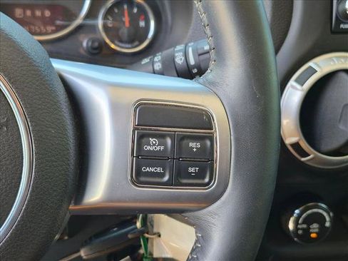 Used 2016 Jeep Wrangler Unlimited Rubicon AWD/4WD image 12