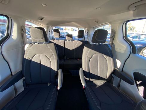 Used 2024 Chrysler Voyager LX image 40