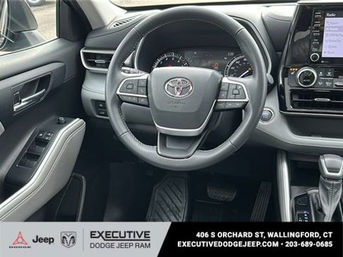 Used 2022 Toyota Highlander XLE image 26