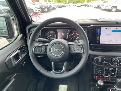 Used 2024 Jeep Wrangler Unlimited Rubicon AWD/4WD image 16