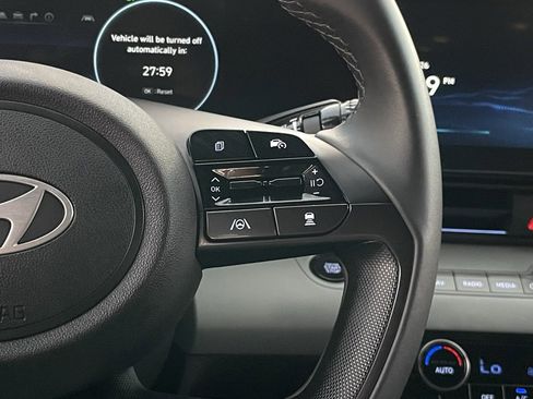 Used 2024 Hyundai Elantra Limited image 14