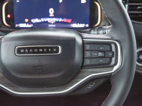 Used 2024 Jeep Wagoneer L Series II w/ Flexible Seating Group RWD image 30