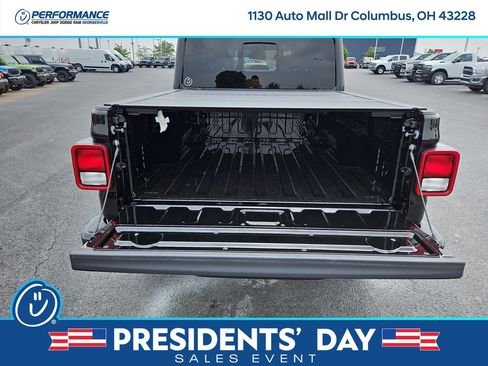 New 2025 Jeep Gladiator Sport image 7