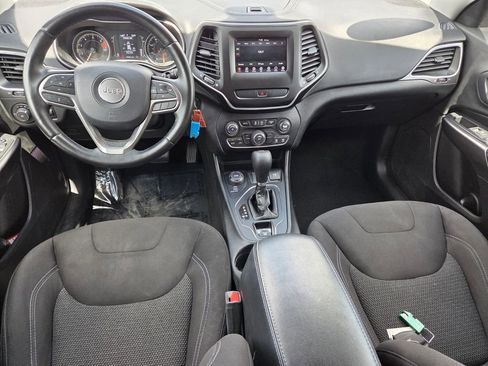 Used 2019 Jeep Cherokee Latitude w/ Cold Weather Group AWD/4WD image 8