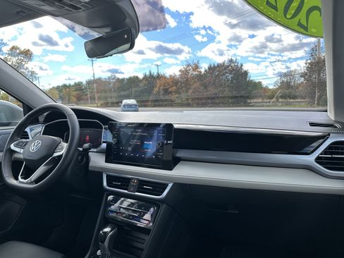 Certified 2025 Volkswagen Taos SEL w/ Black Wheel Plus Package image 16