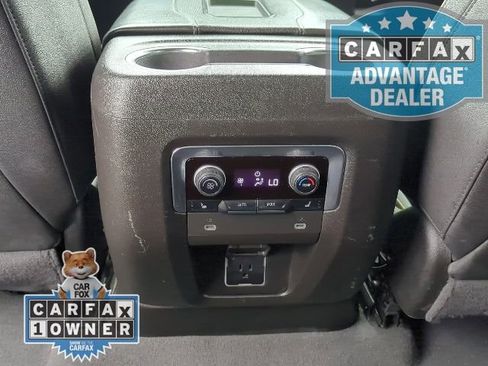 Used 2024 Chevrolet Suburban Premier image 18