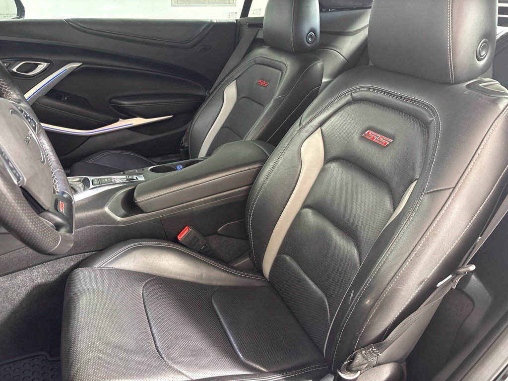 Used 2020 Chevrolet Camaro SS RWD image 25