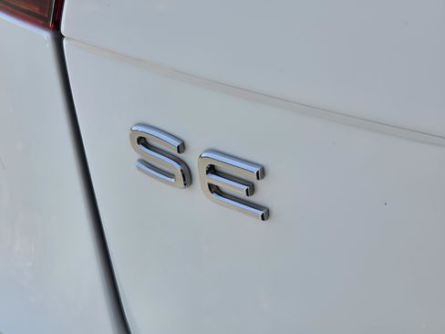 Used 2023 Volkswagen Tiguan SE image 30