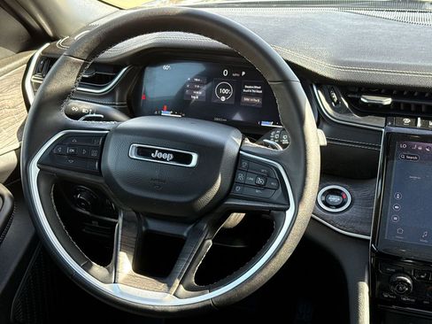 Used 2024 Jeep Grand Cherokee L Limited w/ Luxury Tech Group II image 13