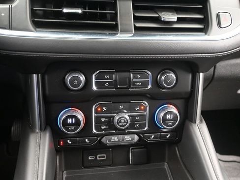 Used 2022 Chevrolet Tahoe Z71 w/ Luxury Package AWD/4WD image 18
