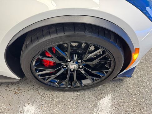 Used 2015 Chevrolet Corvette Z06 w/ 3LZ Preferred Equipment Group RWD image 34