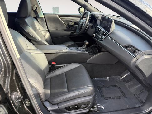 Used 2022 Lexus ES 300h w/ Premium Package image 19