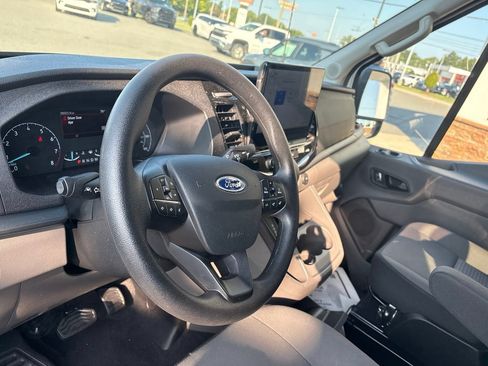 Used 2025 Ford Transit 350 XLT RWD image 3