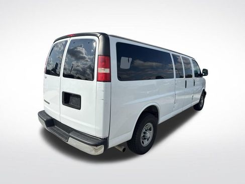 Used 2017 Chevrolet Express 3500 LT w/ LT Preferred Equipment Group RWD image 7