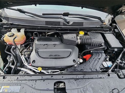 Used 2022 Chrysler Voyager LX image 29