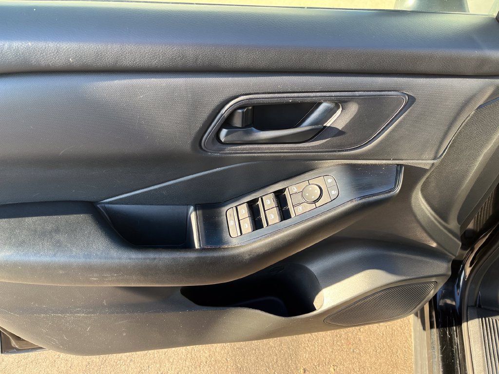 Used 2024 Nissan Rogue S AWD/4WD image 12