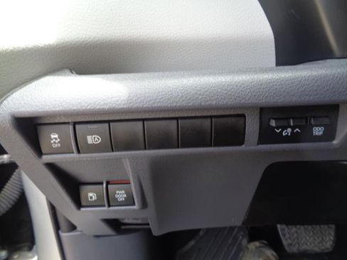 Used 2021 Toyota Sienna XLE FWD image 16