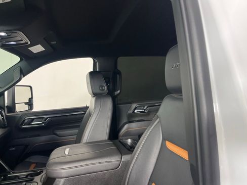 Used 2025 GMC Sierra 2500 AT4 image 22
