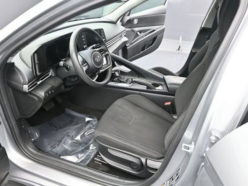 Used 2023 Hyundai Elantra SEL w/ Preferred Accessory Package image 15