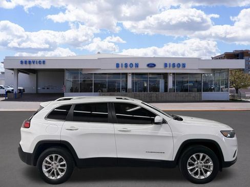 Used 2019 Jeep Cherokee Latitude w/ Cold Weather Group AWD/4WD image 2