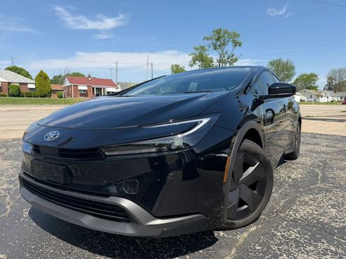 Used 2024 Toyota Prius LE image 1