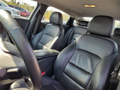 Used 2017 Chevrolet Malibu Premier image 16