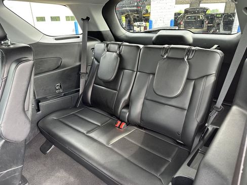 Used 2024 Ford Explorer XLT AWD/4WD image 16