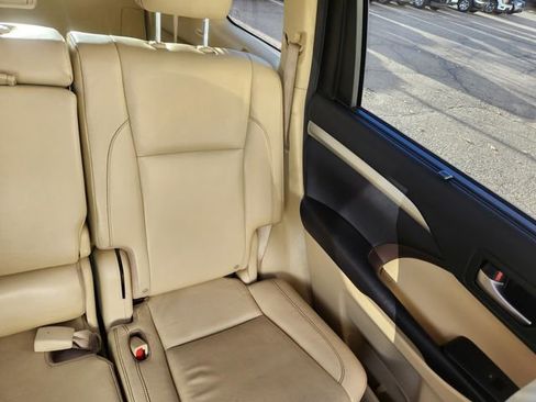 Used 2016 Toyota Highlander XLE image 16