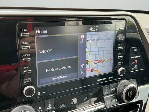Used 2022 Toyota Highlander XLE AWD/4WD image 24