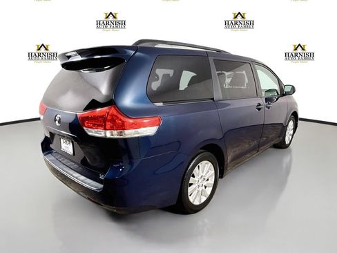 Used 2011 Toyota Sienna LE w/ Towing Pkg AWD/4WD image 7