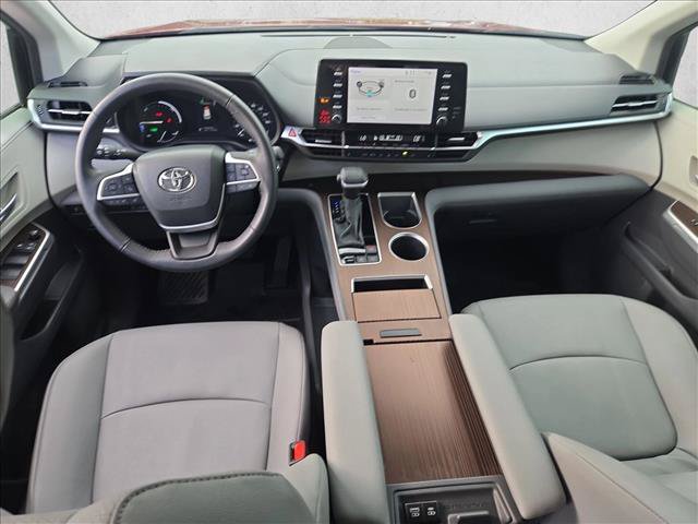 Used 2024 Toyota Sienna XLE FWD image 17