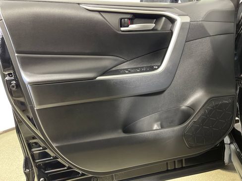 Certified 2025 Toyota RAV4 XLE FWD image 17
