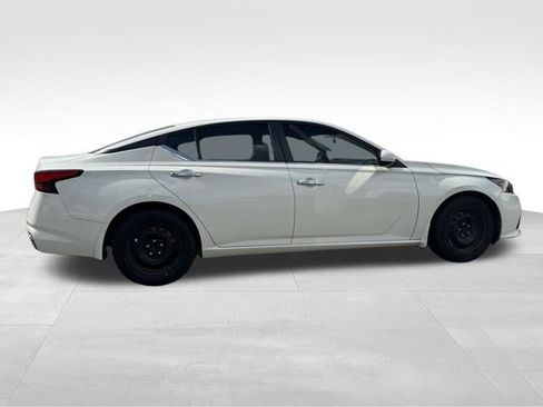 Used 2022 Nissan Altima 2.5 S image 2