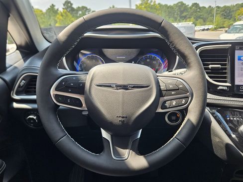 New 2026 Chrysler Pacifica Select image 13