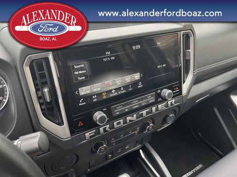 Used 2025 Nissan Frontier SV image 26