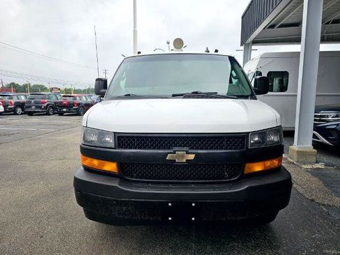 Used 2018 Chevrolet Express 2500 RWD 2500 135 w/ Driver Convenience Package image 2