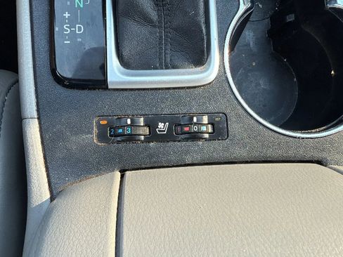 Used 2015 Toyota Highlander Limited image 18