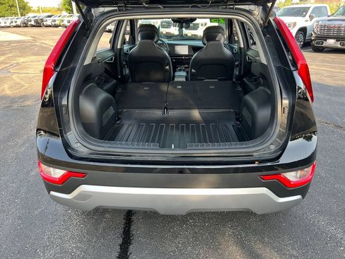 Used 2023 Kia Niro LX FWD image 9