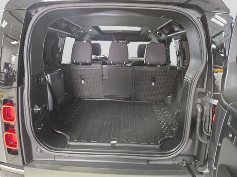 Used 2022 Land Rover Defender 110 X-Dynamic SE AWD/4WD image 4