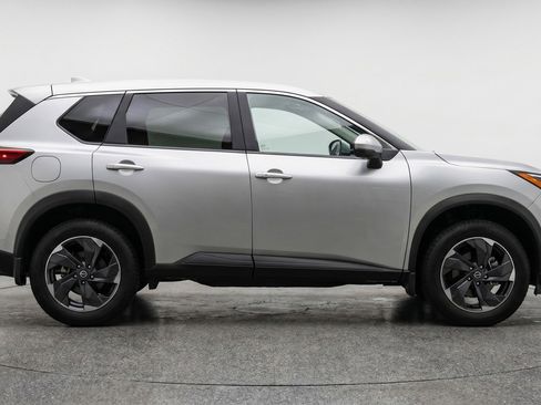 Used 2025 Nissan Rogue SV FWD image 11